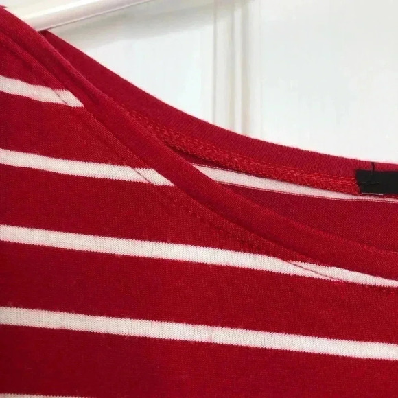 Tahari Long Sleeved Shirt Red & White Striped  Size Medium - Picture 8 of 16